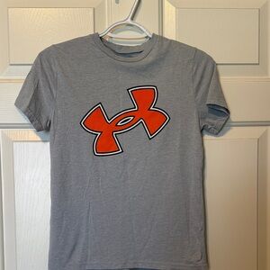 Boys medium loose Under Armour Heather Gray Tee with Bold Orange Emblem